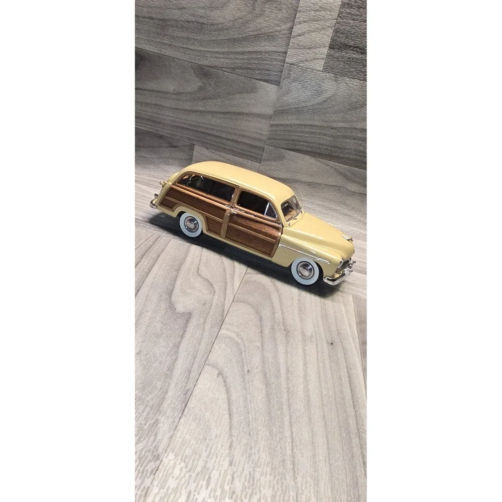 Danbury Mint 1:24 Scale 1949 Mercury Station Wagon Diecast Model Car